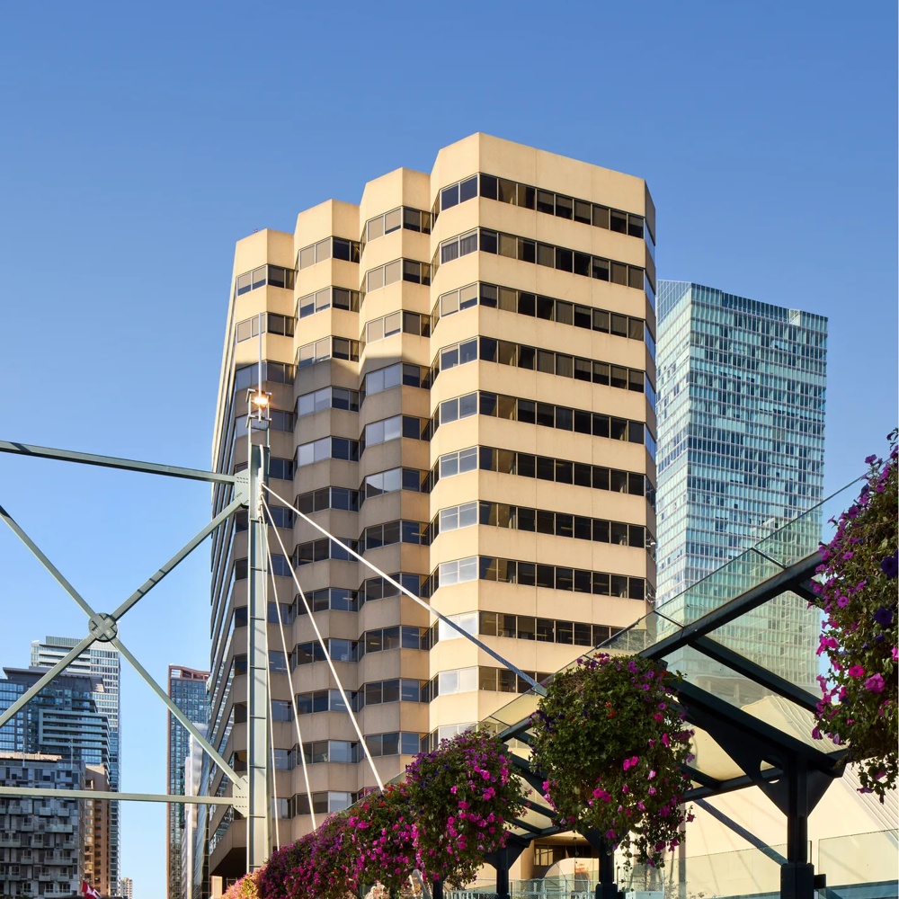 277 Front Street West